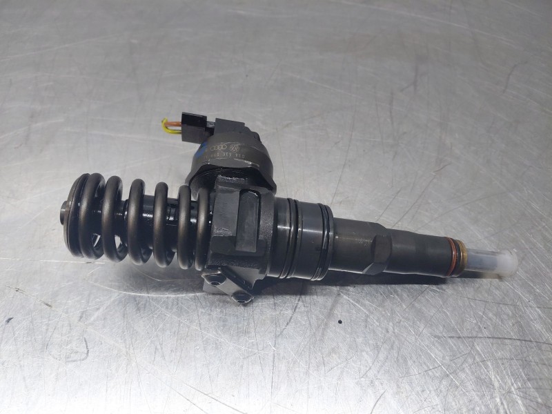 Recambio de inyector para seat leon (1m1) 1.9 tdi referencia OEM IAM 038130073AL  