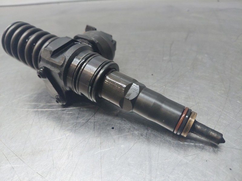Recambio de inyector para seat leon (1m1) 1.9 tdi referencia OEM IAM 038130073AL  