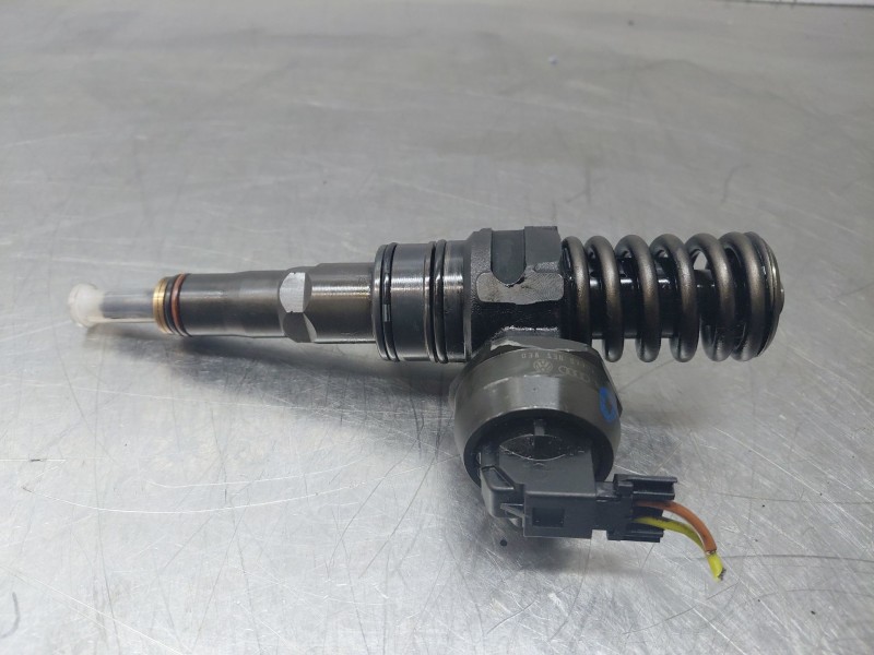 Recambio de inyector para seat leon (1m1) 1.9 tdi referencia OEM IAM 038130073AL  