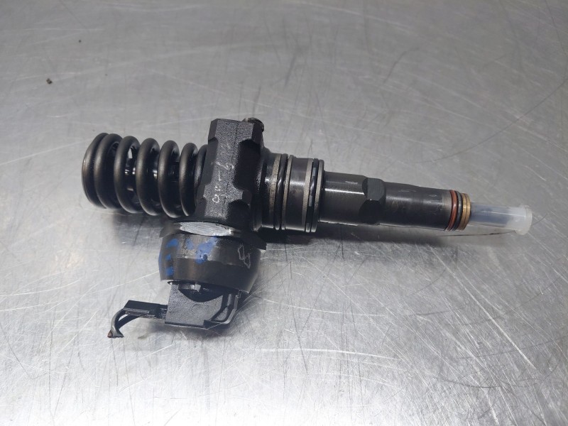 Recambio de inyector para seat leon (1m1) 1.9 tdi referencia OEM IAM 038130073AL  