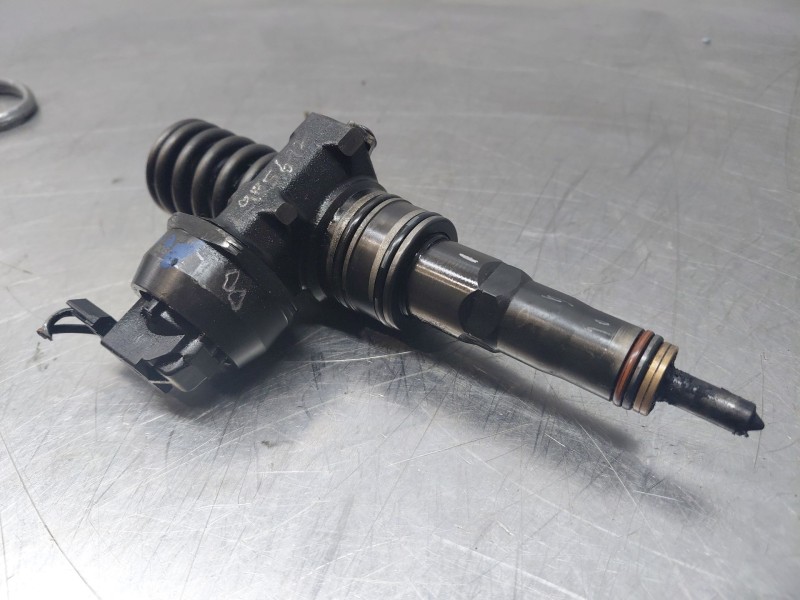 Recambio de inyector para seat leon (1m1) 1.9 tdi referencia OEM IAM 038130073AL  