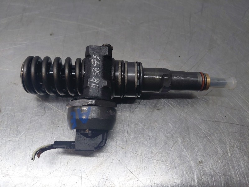 Recambio de inyector para seat leon (1m1) 1.9 tdi referencia OEM IAM 038130073AL  