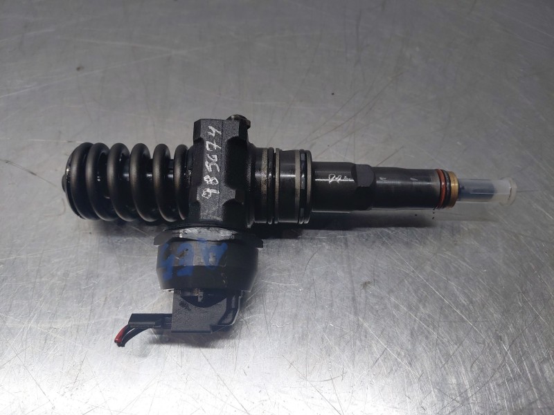 Recambio de inyector para seat leon (1m1) 1.9 tdi referencia OEM IAM 038130073AL  