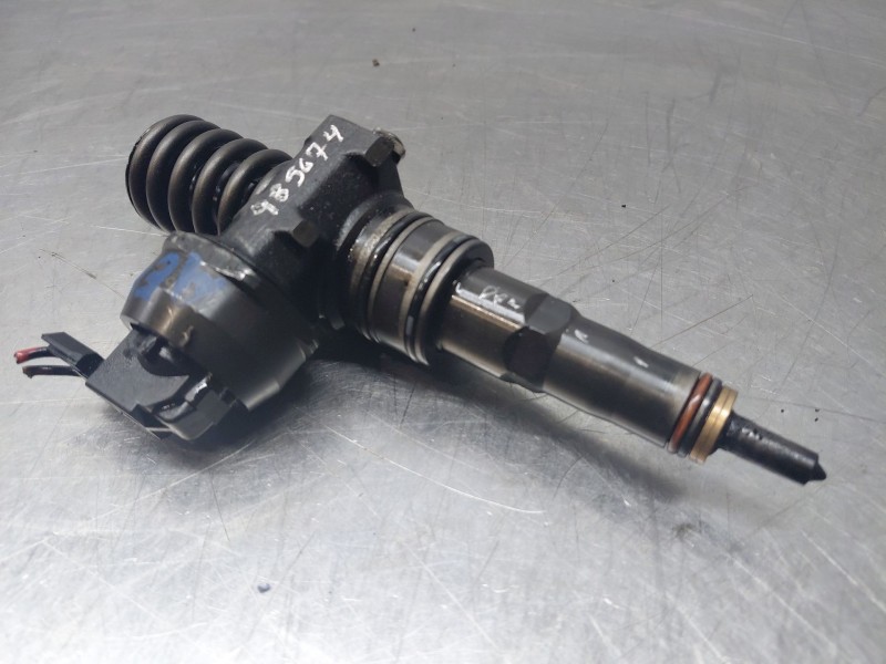 Recambio de inyector para seat leon (1m1) 1.9 tdi referencia OEM IAM 038130073AL  