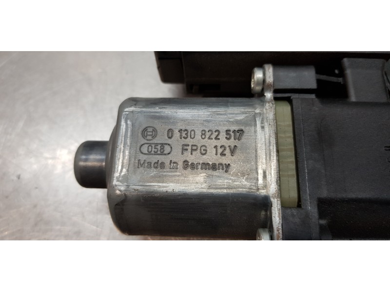 Recambio de motor elevalunas trasero izquierdo para renault scenic iii bose edition referencia OEM IAM 827310166R   Recambio de motor elevalunas trasero izquierdo para renault scenic iii bose edition referencia OEM IAM 827310166R