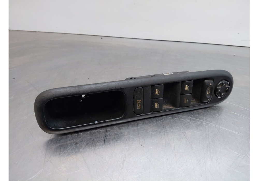 Recambio de mando elevalunas delantero izquierdo para peugeot 5008 (0u_, 0e_) 1.6 hdi referencia OEM IAM   