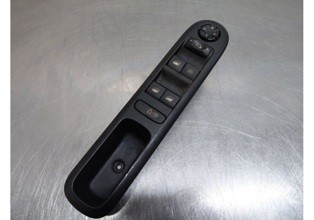 Recambio de mando elevalunas delantero izquierdo para peugeot 5008 (0u_, 0e_) 1.6 hdi referencia OEM IAM   