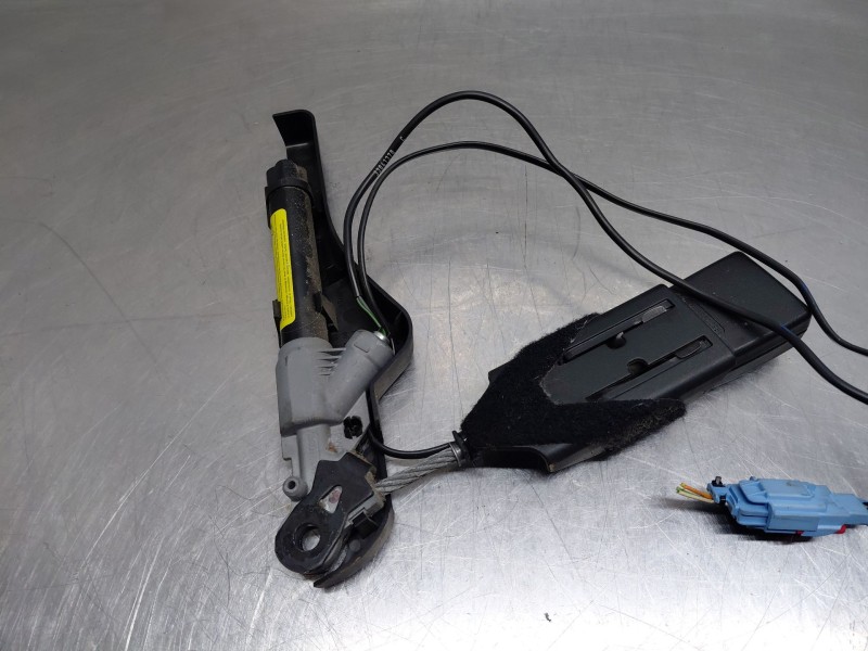 Recambio de pretensor airbag izquierdo para citroën c3 i (fc_, fn_) 1.4 hdi referencia OEM IAM   