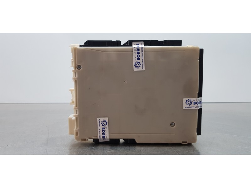 Recambio de caja reles / fusibles para toyota rav4 hybrid 4x2 advance referencia OEM IAM 8273042890  