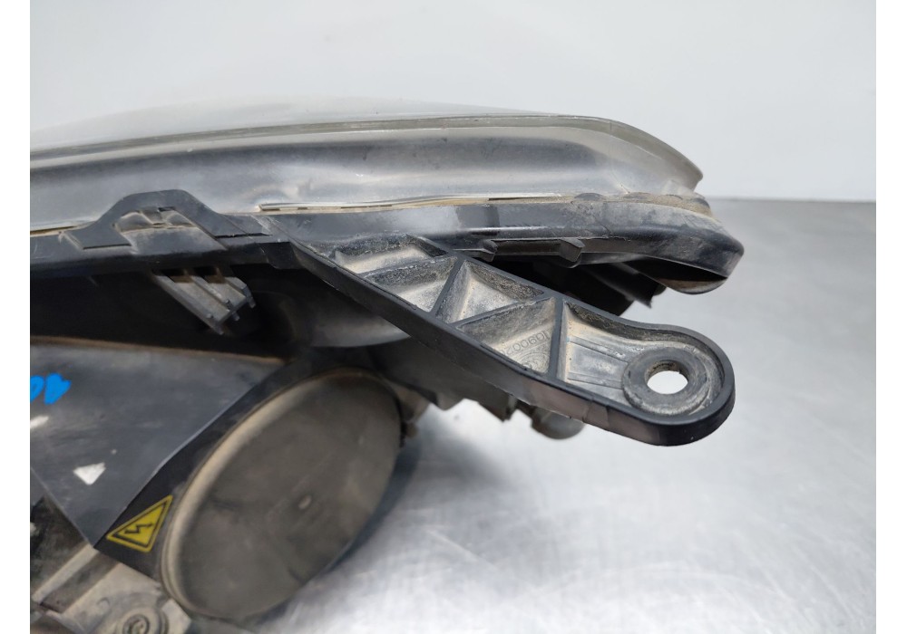 Recambio de faro derecho para opel zafira / zafira family b (a05) 1.9 cdti (m75) referencia OEM IAM   