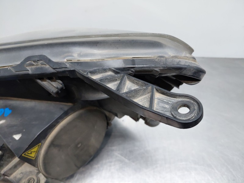 Recambio de faro derecho para opel zafira / zafira family b (a05) 1.9 cdti (m75) referencia OEM IAM   
