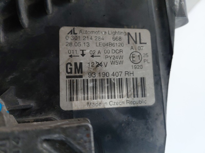 Recambio de faro derecho para opel zafira / zafira family b (a05) 1.9 cdti (m75) referencia OEM IAM   