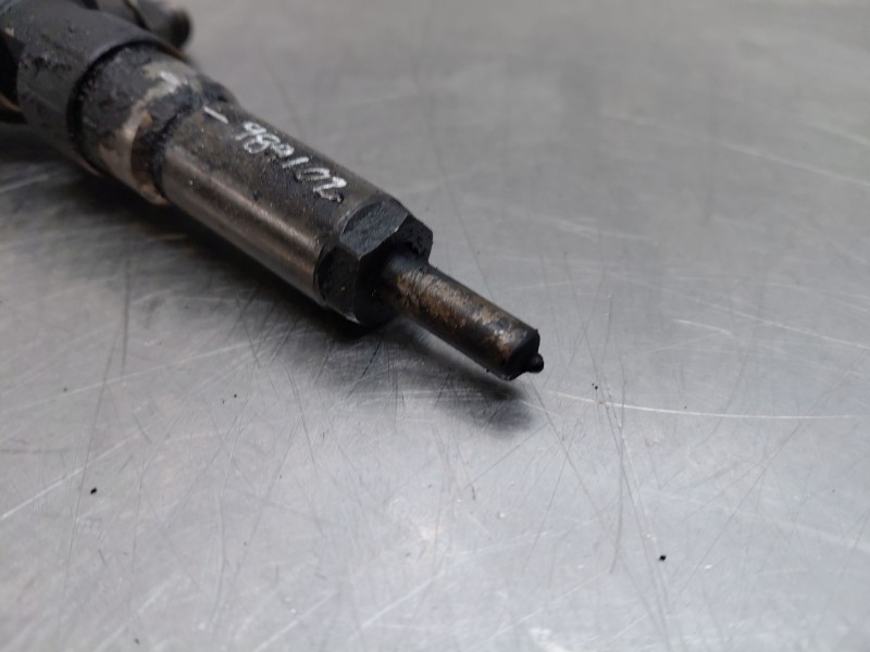 Recambio de inyector para peugeot 5008 (0u_, 0e_) 1.6 hdi referencia OEM IAM   