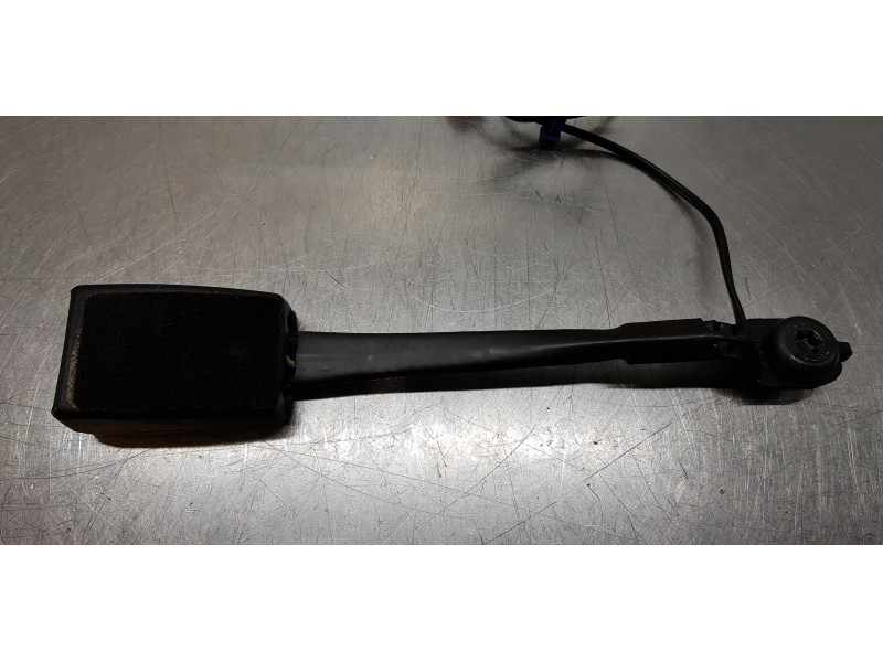 Recambio de enganche del cinturon delantero der para ford focus lim. (cb8) trend referencia OEM IAM 1852179 BM5161208ABW  Recambio de enganche del cinturon delantero der para ford focus lim. (cb8) trend referencia OEM IAM 1852179 BM5161208ABW