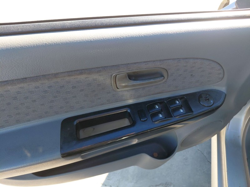 kia rio i hatchback (dc) del año 2004