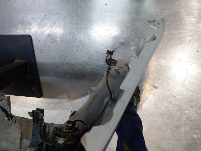 Recambio de paragolpes delantero para opel zafira tourer selective referencia OEM IAM 13354140  