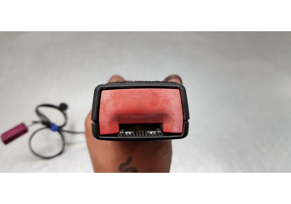 Recambio de enganche del cinturon delantero der para ford focus lim. (cb8) trend referencia OEM IAM 1852179 BM5161208ABW  Recambio de enganche del cinturon delantero der para ford focus lim. (cb8) trend referencia OEM IAM 1852179 BM5161208ABW