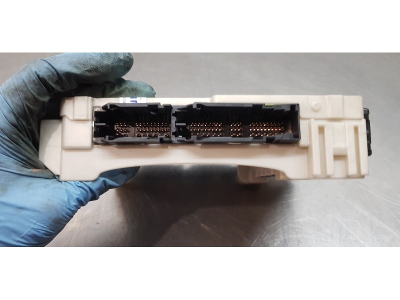 Recambio de caja reles / fusibles para toyota rav4 hybrid 4x2 advance referencia OEM IAM 8273042890  