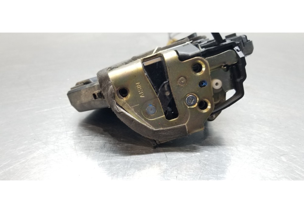 Recambio de cerradura puerta trasera izquierda para toyota corolla verso (r1) 1.8 luna referencia OEM IAM 690600F010  