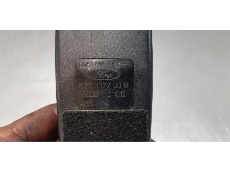 Recambio de enganche del cinturon delantero der para ford focus lim. (cb8) trend referencia OEM IAM 1852179 BM5161208ABW  Recambio de enganche del cinturon delantero der para ford focus lim. (cb8) trend referencia OEM IAM 1852179 BM5161208ABW