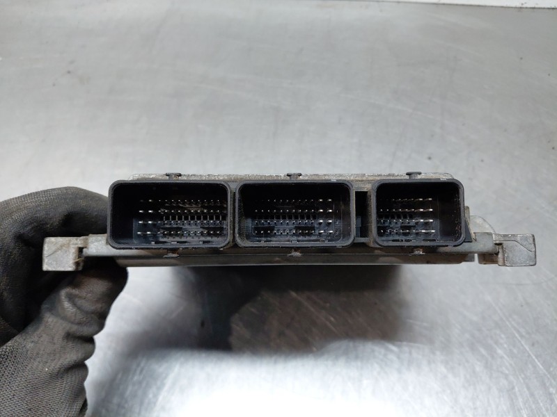 Recambio de centralita motor uce para renault megane ii berlina 5p authentique referencia OEM IAM 8200843713  