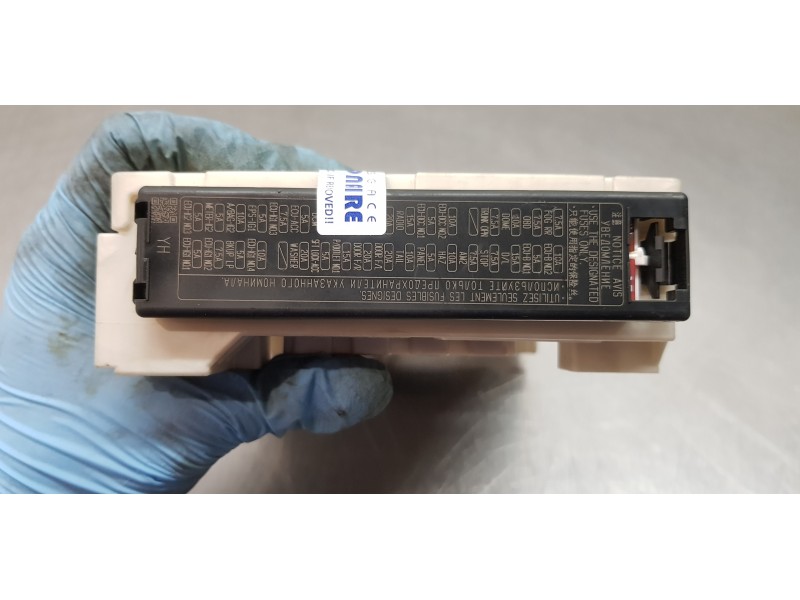 Recambio de caja reles / fusibles para toyota rav4 hybrid 4x2 advance referencia OEM IAM 8273042890  