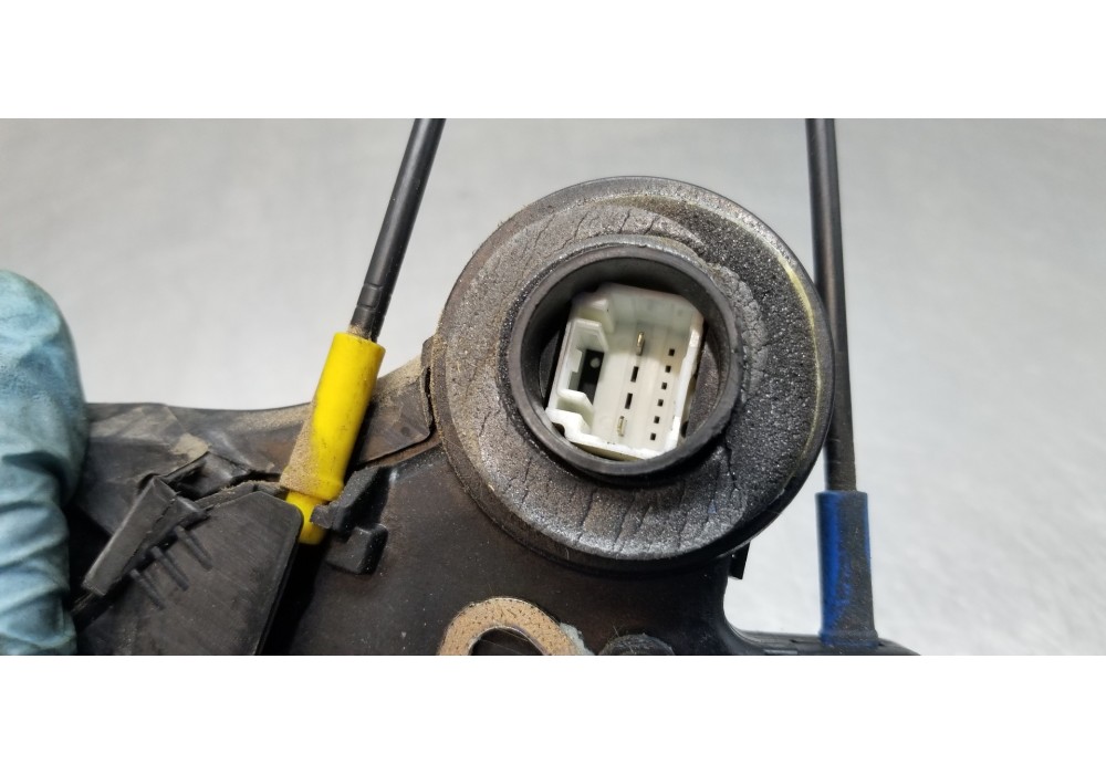 Recambio de cerradura puerta trasera izquierda para toyota corolla verso (r1) 1.8 luna referencia OEM IAM 690600F010  