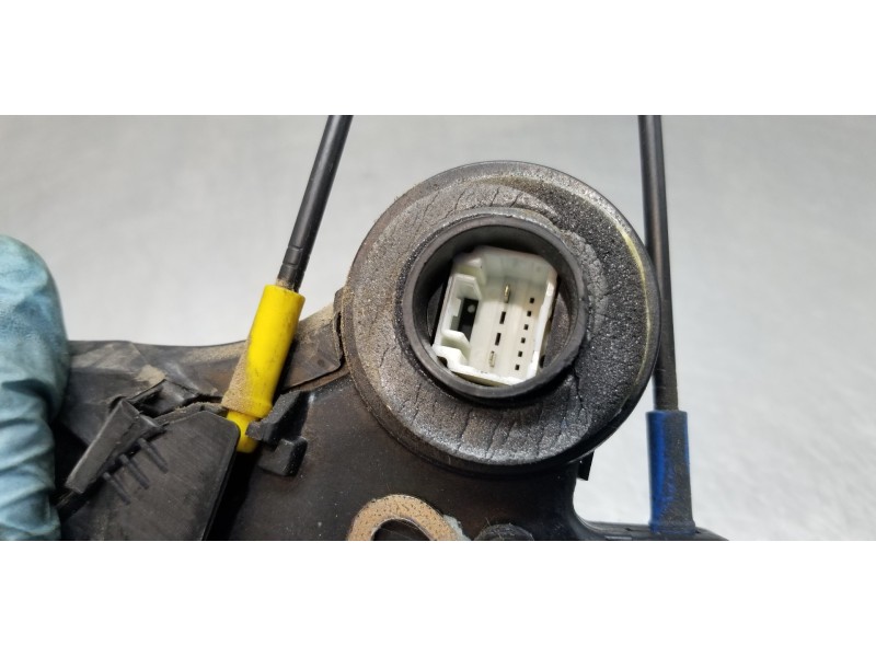 Recambio de cerradura puerta trasera izquierda para toyota corolla verso (r1) 1.8 luna referencia OEM IAM 690600F010  