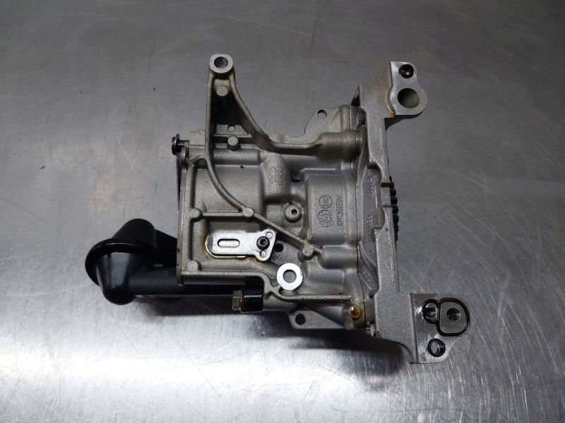 Recambio de bomba aceite para seat arona suv referencia OEM IAM 05C145208A  