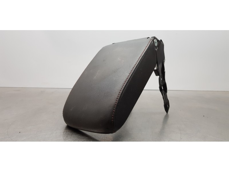 Recambio de apoyabrazos central para volkswagen golf vii lim. (bq1) gti referencia OEM IAM 5G0864207DBKX   Recambio de apoyabrazos central para volkswagen golf vii lim. (bq1) gti referencia OEM IAM 5G0864207DBKX