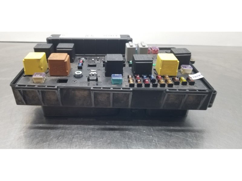 Recambio de caja reles / fusibles para opel astra h berlina cosmo referencia OEM IAM 13145035 5DK00866810 