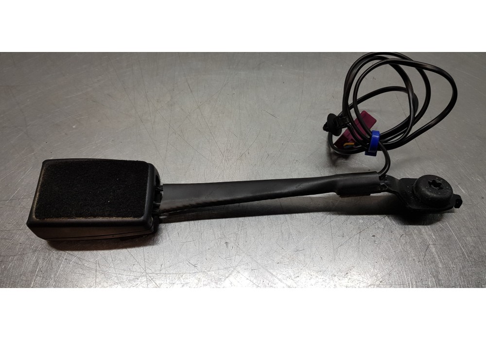 Recambio de enganche del cinturon delantero izq para ford focus lim. (cb8) trend referencia OEM IAM 1852180 BM5161209ABW 
