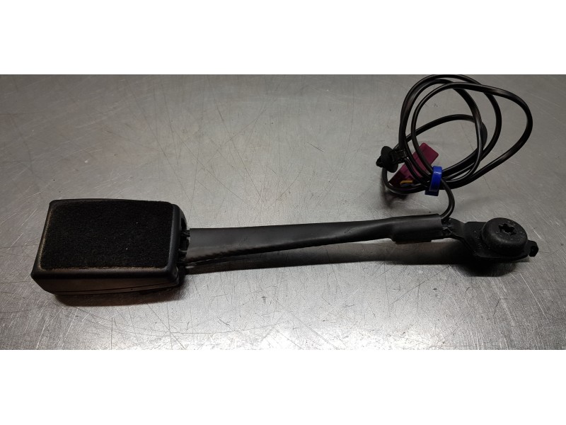 Recambio de enganche del cinturon delantero izq para ford focus lim. (cb8) trend referencia OEM IAM 1852180 BM5161209ABW  Recambio de enganche del cinturon delantero izq para ford focus lim. (cb8) trend referencia OEM IAM 1852180 BM5161209ABW