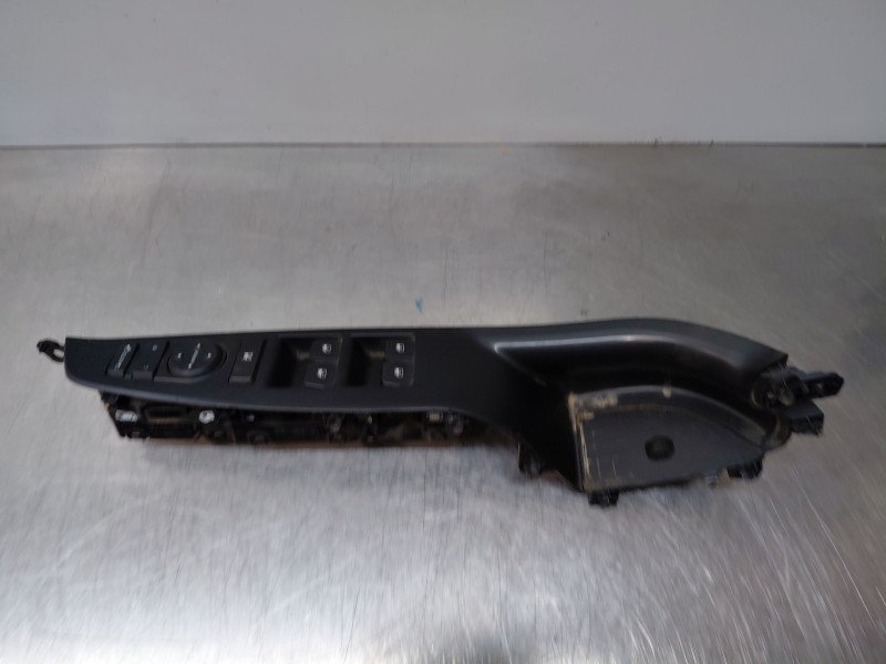 Recambio de mando elevalunas delantero izquierdo para hyundai i30 (pde, pd, pden) 1.5 referencia OEM IAM   