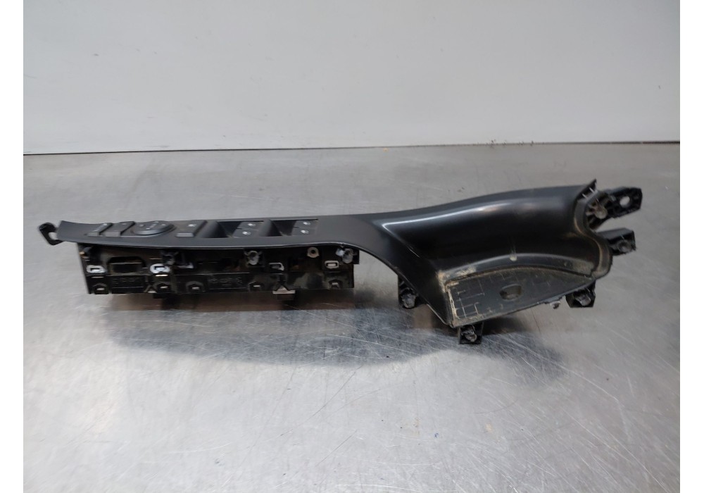 Recambio de mando elevalunas delantero izquierdo para hyundai i30 (pde, pd, pden) 1.5 referencia OEM IAM   