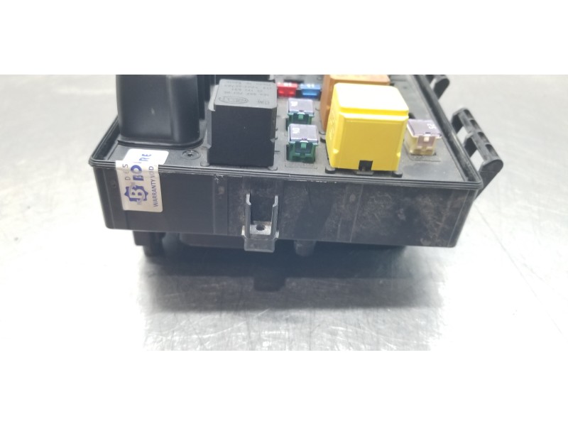 Recambio de caja reles / fusibles para opel astra h berlina cosmo referencia OEM IAM 13145035 5DK00866810 