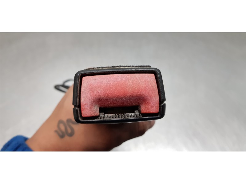 Recambio de enganche del cinturon delantero izq para ford focus lim. (cb8) trend referencia OEM IAM 1852180 BM5161209ABW  Recambio de enganche del cinturon delantero izq para ford focus lim. (cb8) trend referencia OEM IAM 1852180 BM5161209ABW