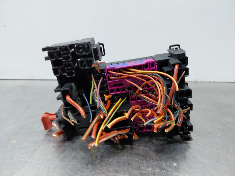 Recambio de caja reles / fusibles para volkswagen t-cross advance referencia OEM IAM   