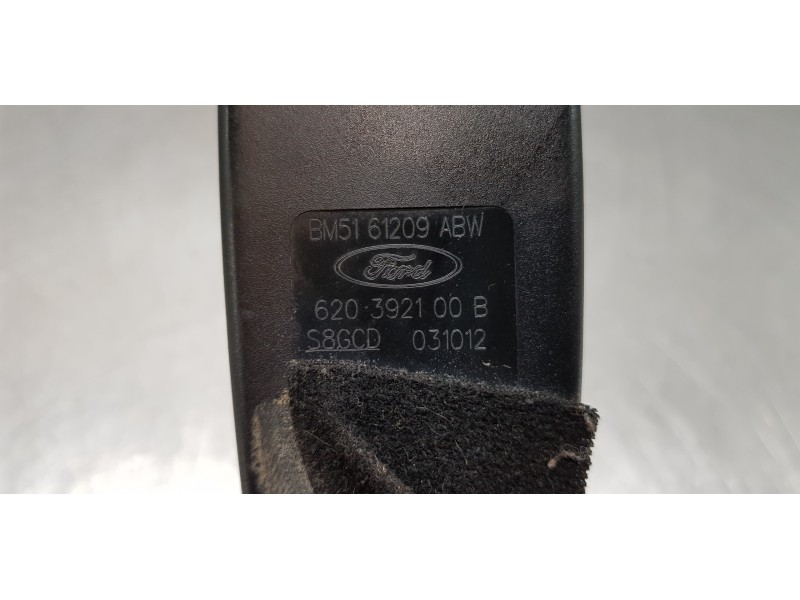 Recambio de enganche del cinturon delantero izq para ford focus lim. (cb8) trend referencia OEM IAM 1852180 BM5161209ABW  Recambio de enganche del cinturon delantero izq para ford focus lim. (cb8) trend referencia OEM IAM 1852180 BM5161209ABW