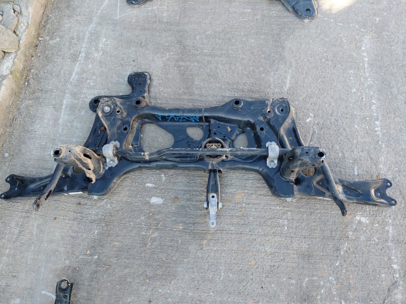 Recambio de puente delantero para volkswagen caddy v cargo referencia OEM IAM   