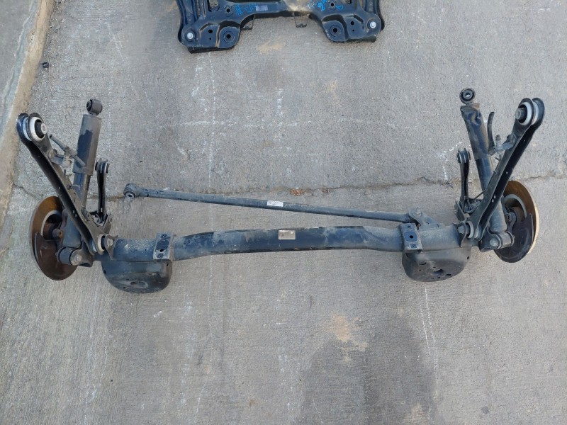 Recambio de puente trasero para volkswagen caddy v cargo referencia OEM IAM   