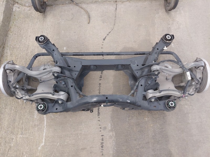 Recambio de puente trasero para land rover range rover evoque (l551) 2.0 d150 referencia OEM IAM LR139933  