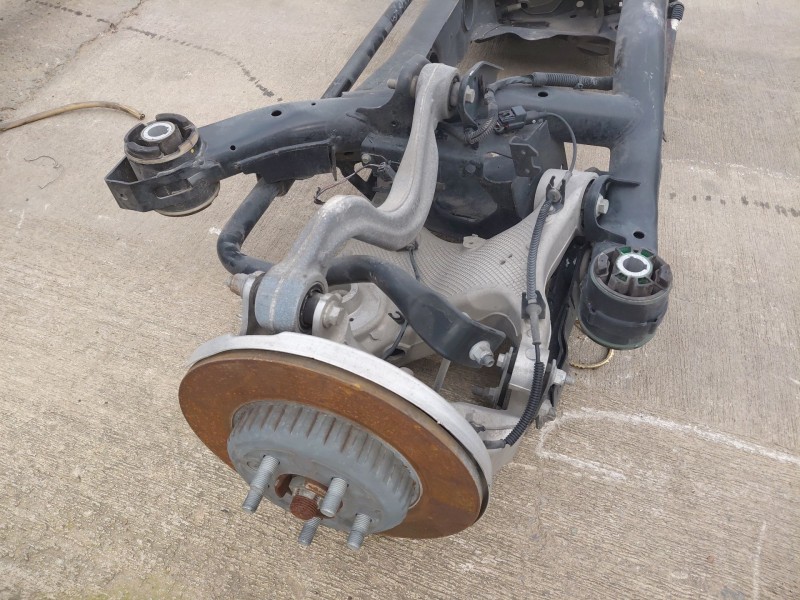 Recambio de puente trasero para land rover range rover evoque (l551) 2.0 d150 referencia OEM IAM LR139933  