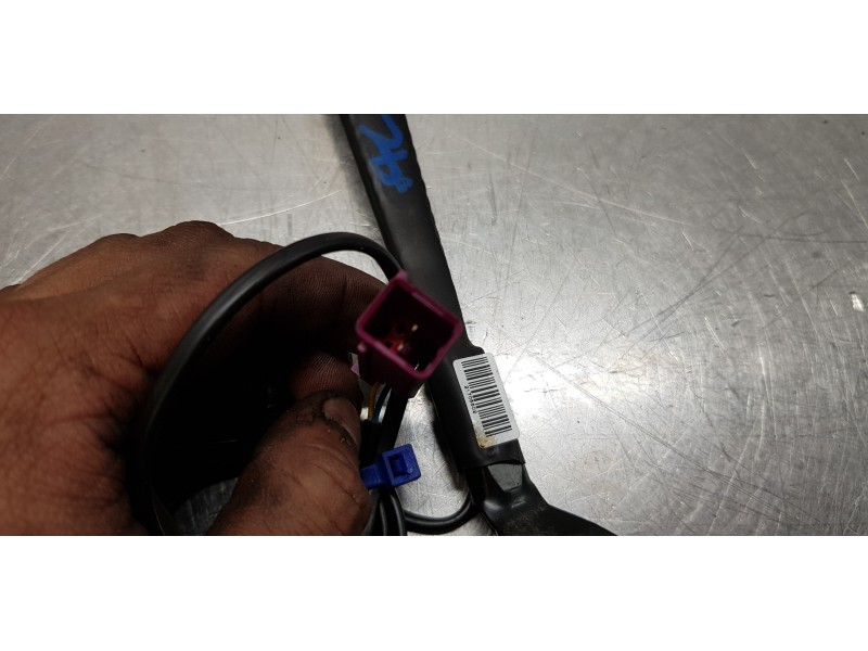 Recambio de enganche del cinturon delantero izq para ford focus lim. (cb8) trend referencia OEM IAM 1852180 BM5161209ABW  Recambio de enganche del cinturon delantero izq para ford focus lim. (cb8) trend referencia OEM IAM 1852180 BM5161209ABW