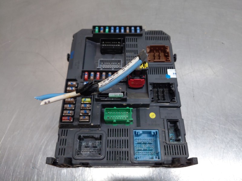 Recambio de caja reles / fusibles para peugeot 208 acces referencia OEM IAM 9678355880  