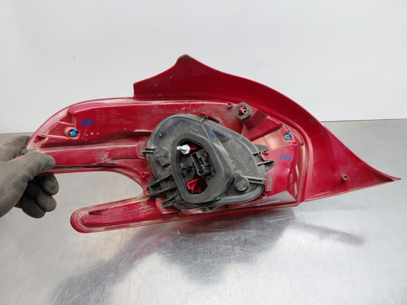 Recambio de piloto trasero derecho para peugeot 208 acces referencia OEM IAM 9672628380  