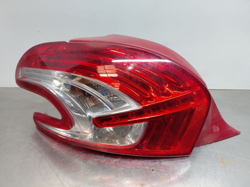 Recambio de piloto trasero izquierdo para peugeot 208 acces referencia OEM IAM 9672628280  