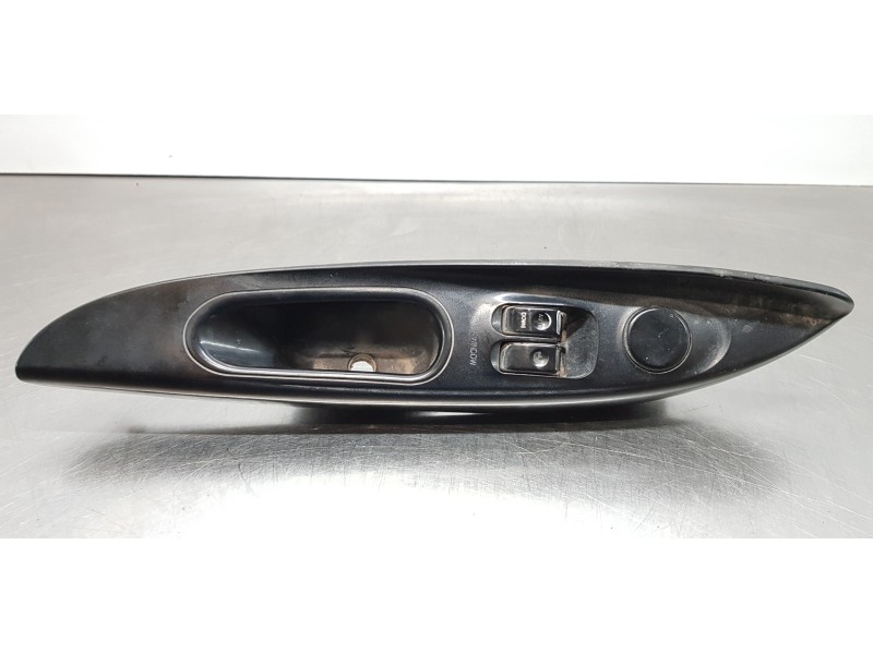 Recambio de mando elevalunas delantero izquierdo para hyundai h 1 h 1 furg.caja cerr.c. puerta referencia OEM IAM 935704A000  