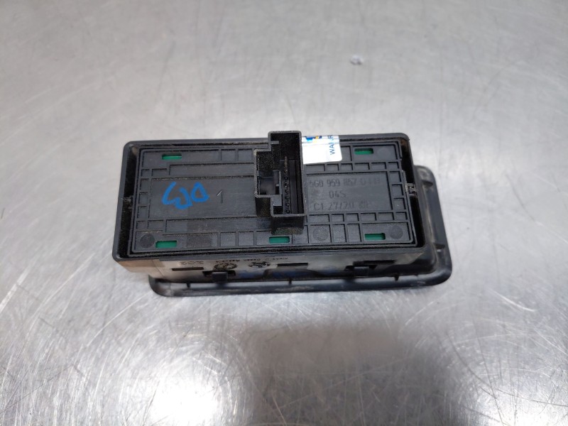 Recambio de mando elevalunas delantero izquierdo para seat ateca style go referencia OEM IAM 5G0959857GIHA 5G0959857 