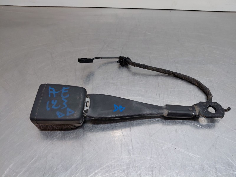 Recambio de enganche del cinturon delantero der para seat ateca style go referencia OEM IAM 5NA857756AMNB  